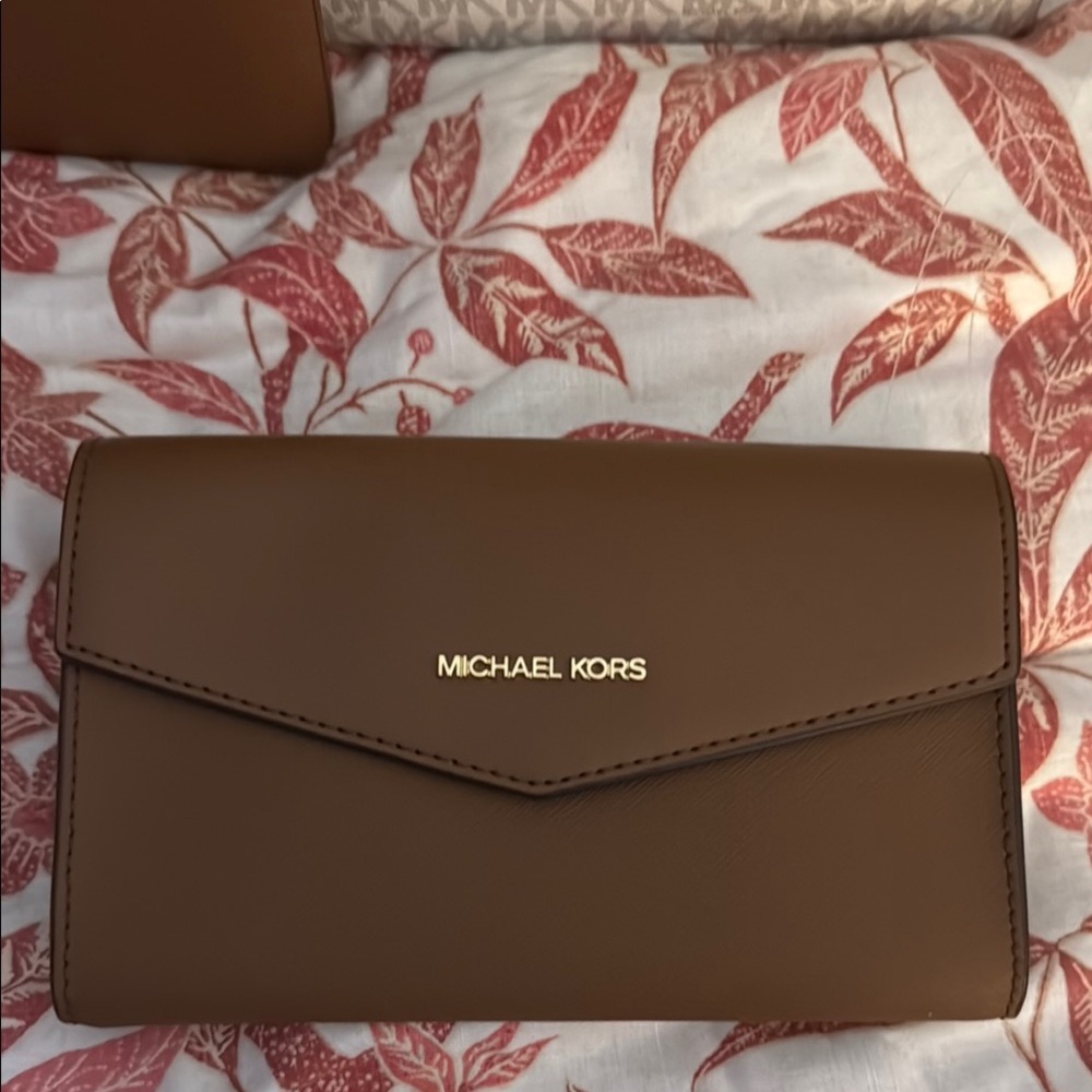3 Michael Kors Brown and Cream bags - Picture 3 of 15